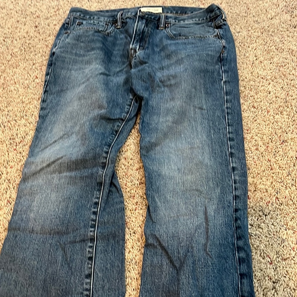 Gap medium wash slightly faded mens jeans